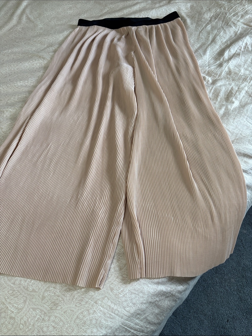 Zara Basics Pleated Wide-Leg Pants in Light Blush with Black Waistband